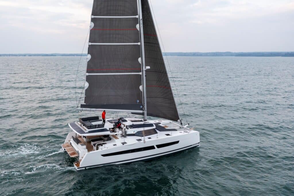 Aura 51 Fountaine Pajot en mer