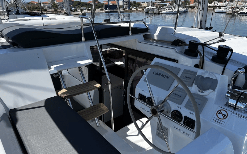 Poste de barre Astréa 42 Fountaine Pajot