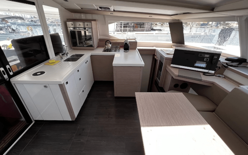 Carré Astréa 42 Fountaine Pajot Ibiza