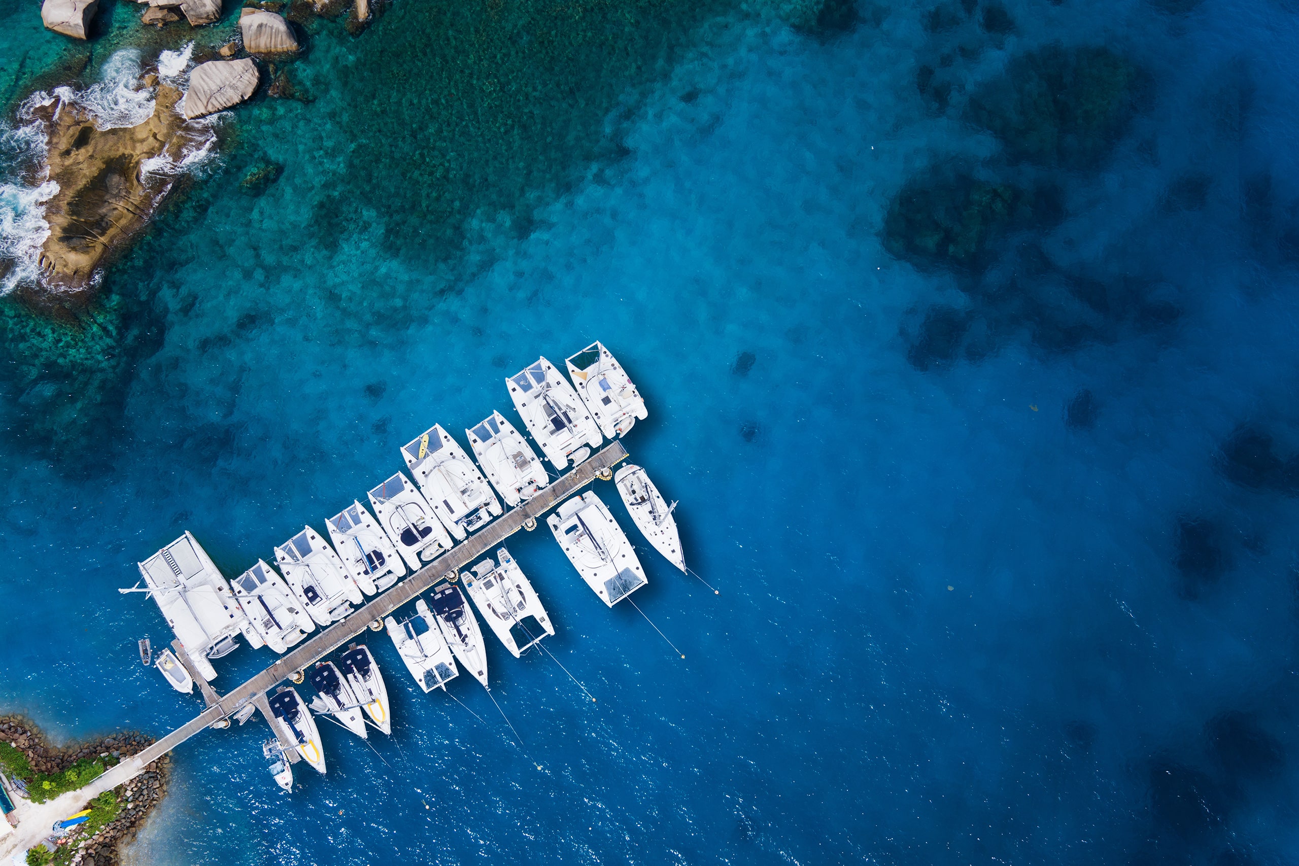 Ponton avec catamarans