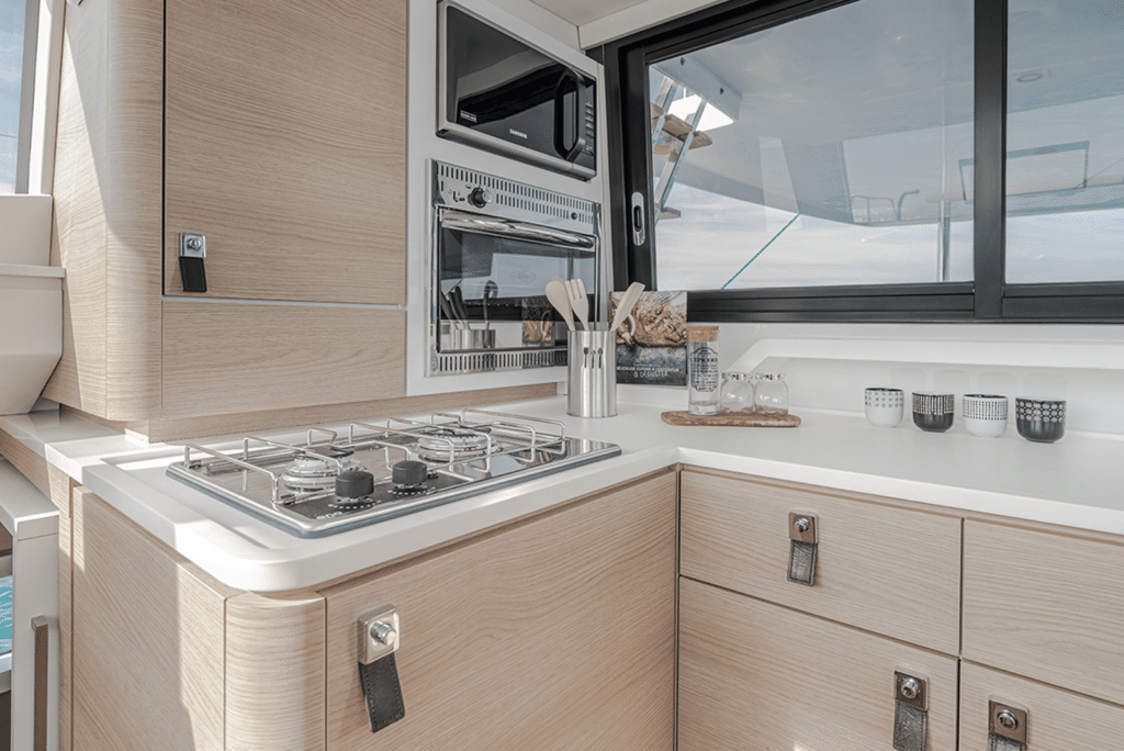 Catamaran Aventura 37 Cuisine