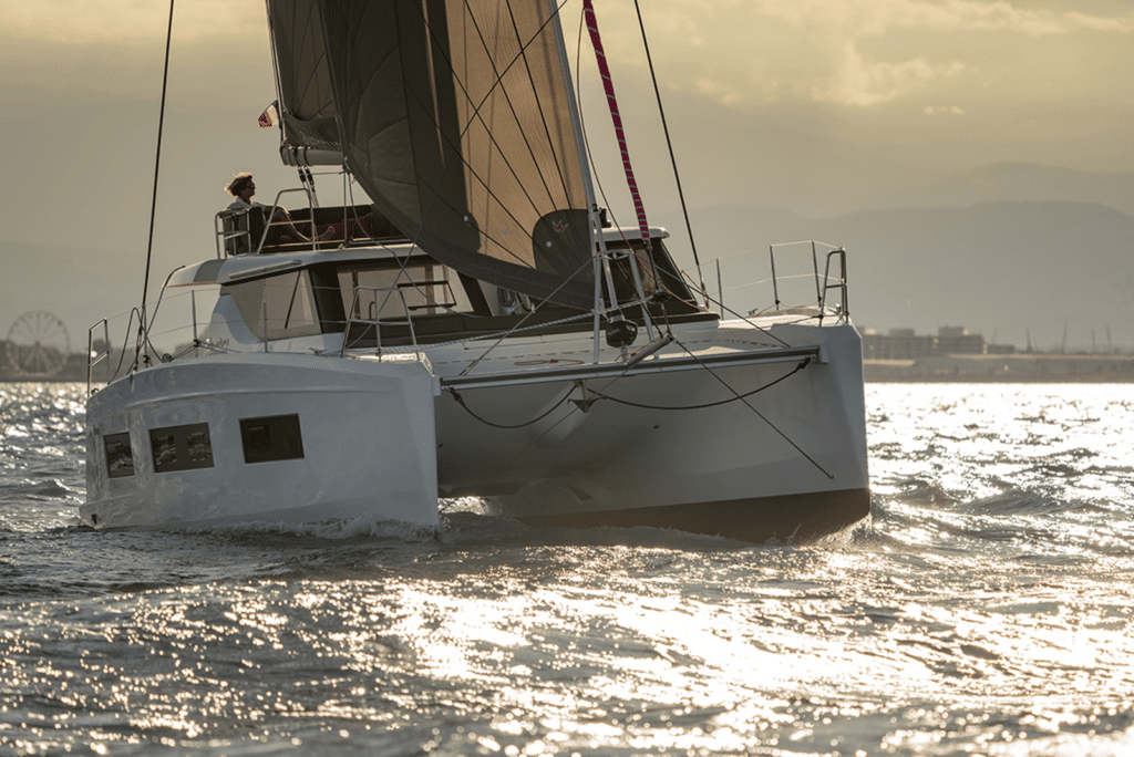 Catamaran Aventura 37 En Mer