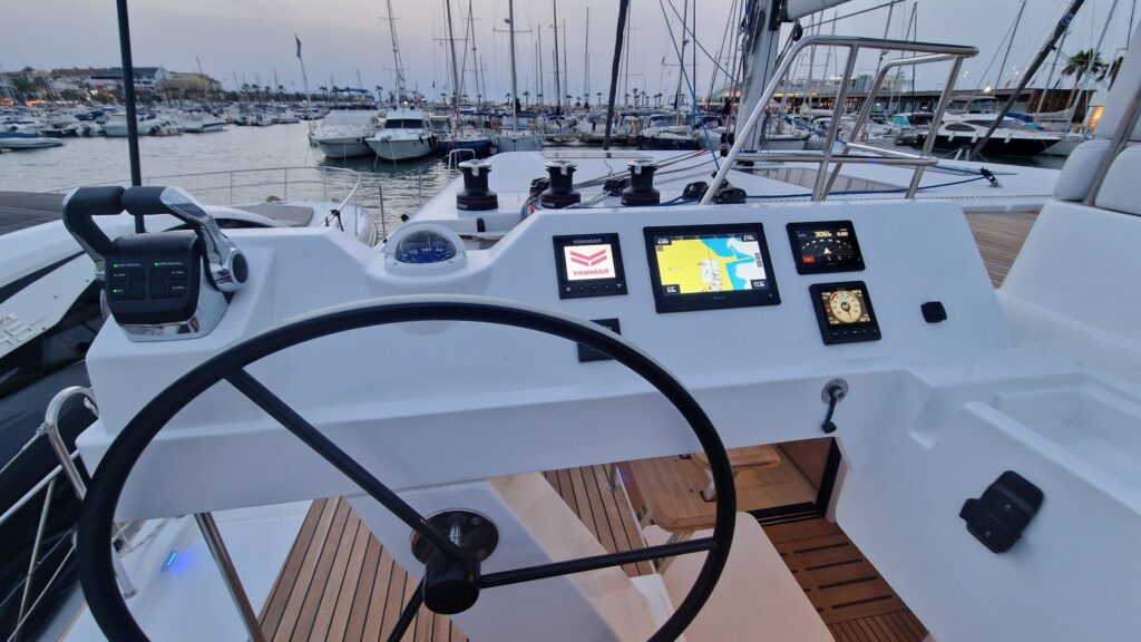 Catamaran Aventura 45 Cockpit