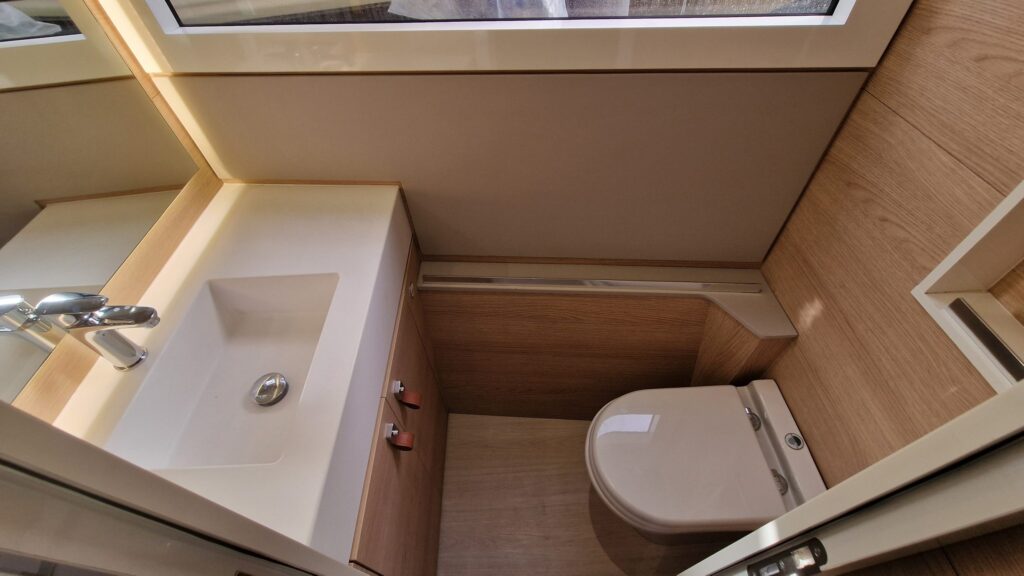 Catamaran Aventura 45 Toilette