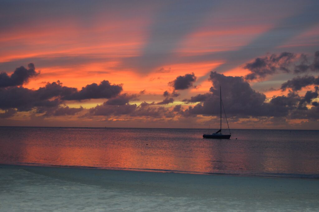 Coucher de soleil Disckenson Bay, Antigua, Caraïbes