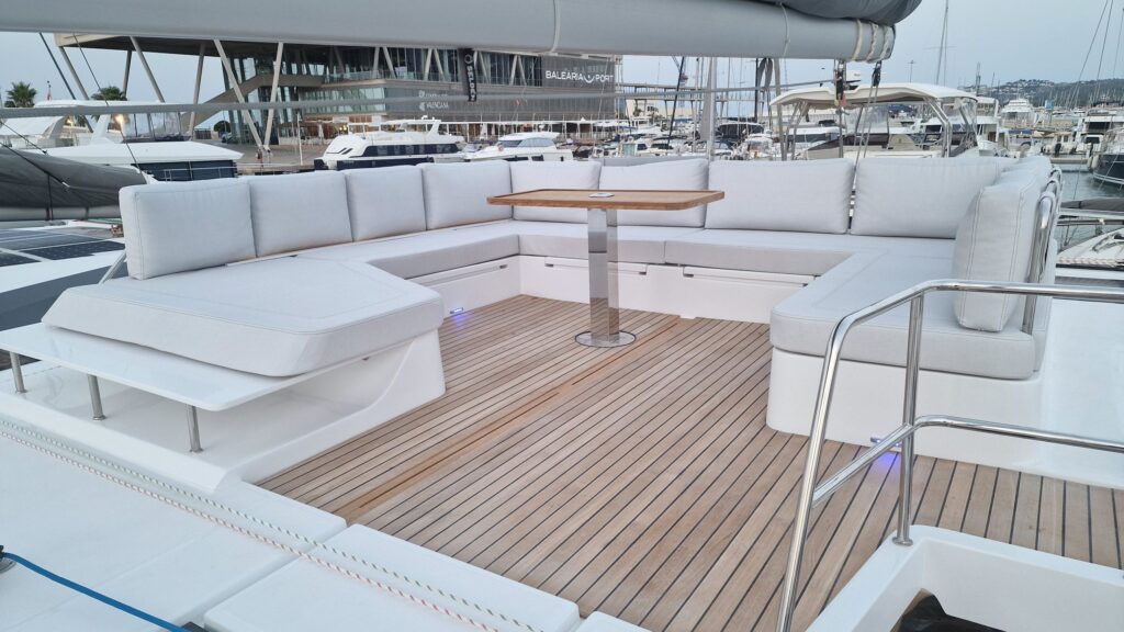 Flybridge Aventura 45