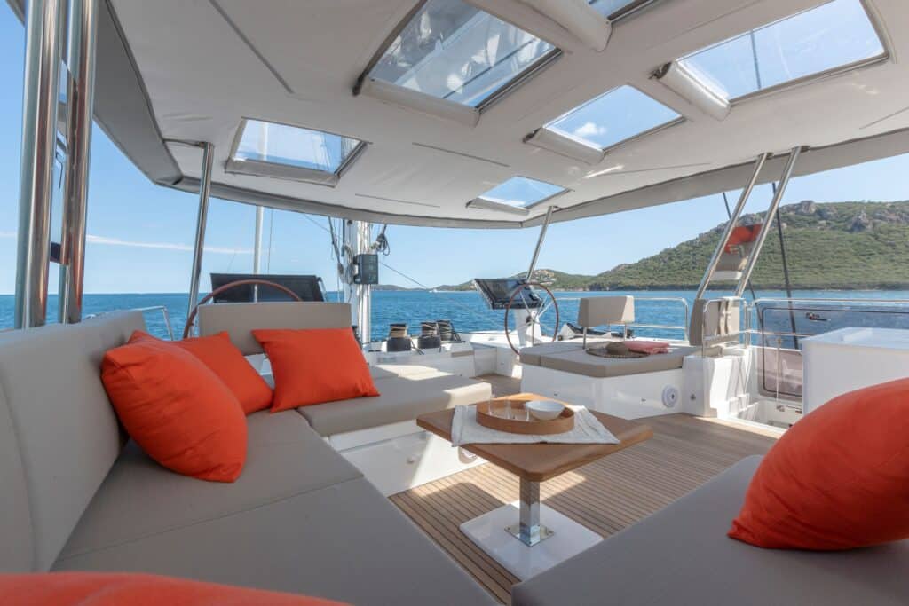 Flydeck Alégria 67 Fountaine Pajot