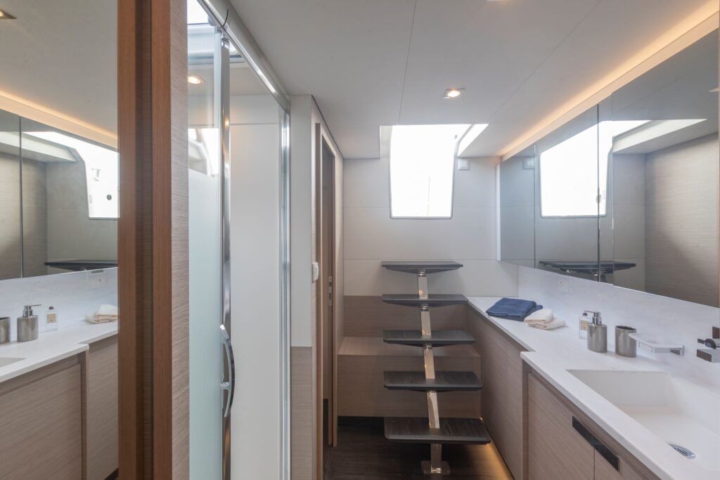 Accès cabine arrière Fountaine Pajot Samana 59