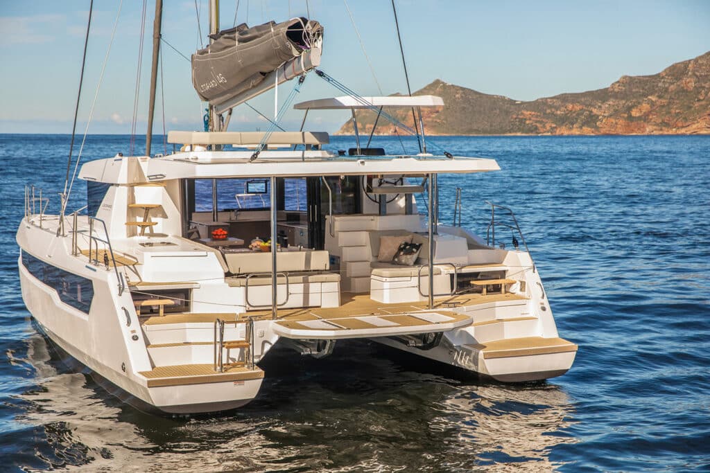 vue arrière catamaran Léopard 46