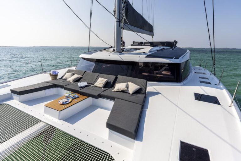 Location Catamaran Aura 51 Avant