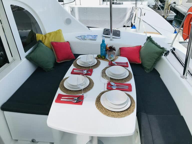 Location catamaran Lagoon 380 Fakarava Martinique Antilles