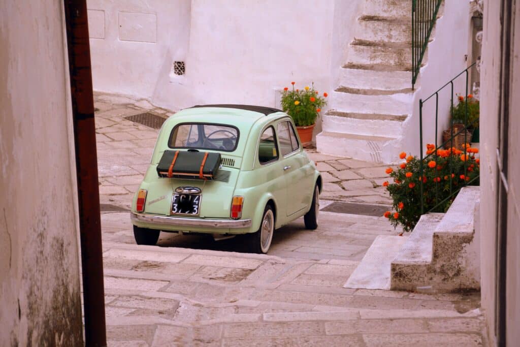 Voiture Ancienne, Rue Des Pouilles, Italie